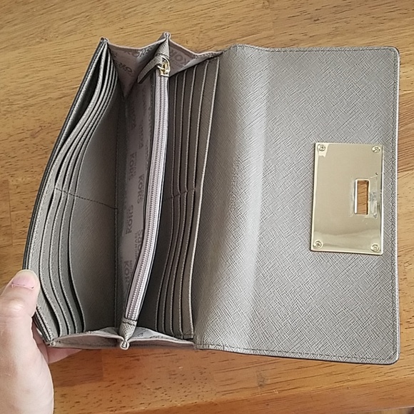 Michael Kors wallet - Picture 3 of 5